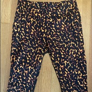 Leopard Capri leggings tags torn out